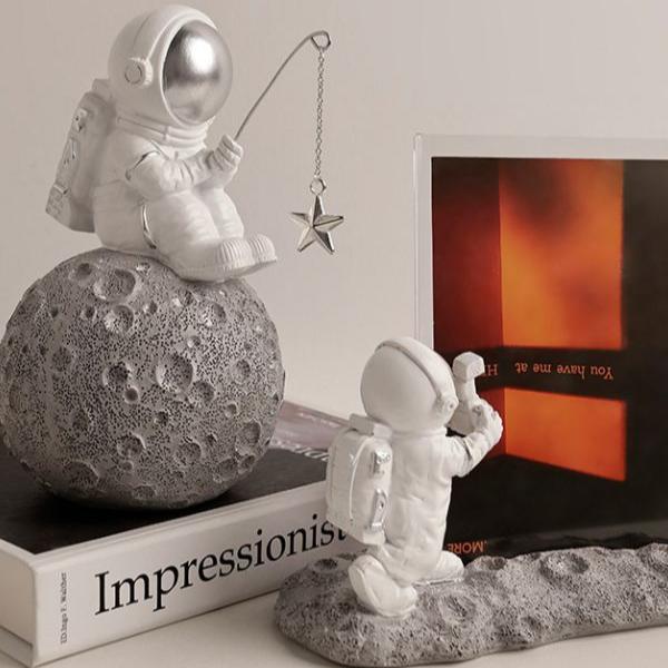 Astronaut Showpieces Best Gift for Home, Modern Décor, Siblings gift, Kids Gifts