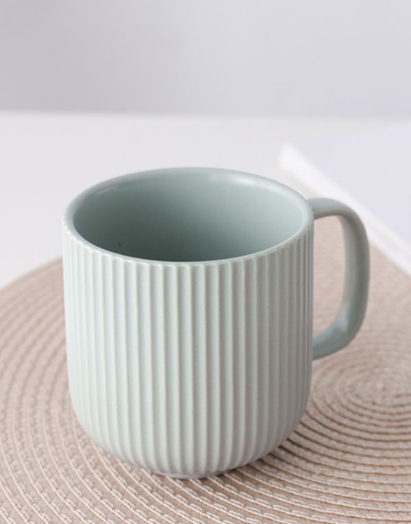 Elegant Set of 4 Ceramic Mugs with Nordic 3D Structure