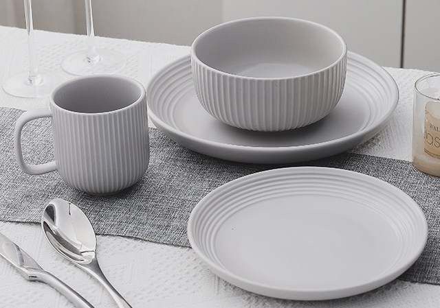 Elegant Set of 4 Porcelain Mugs with Nordic 3D Structure - Image 11