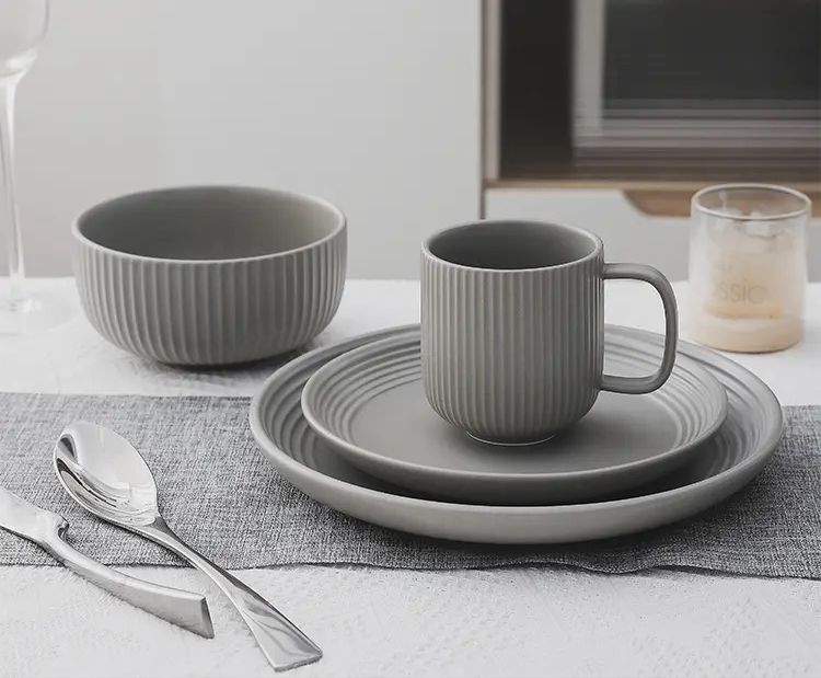 Elegant Set of 4 Porcelain Mugs with Nordic 3D Structure - Image 10