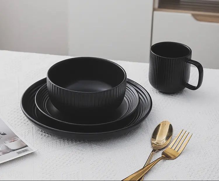 Elegant Set of 4 Porcelain Mugs with Nordic 3D Structure - Image 9