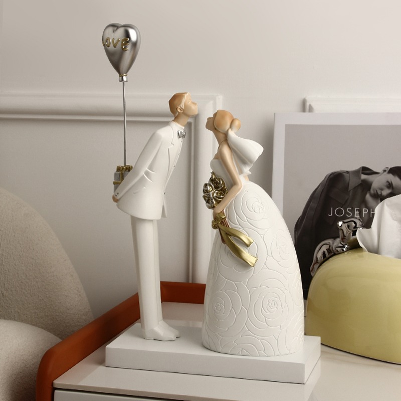 Luxury Home Decor for gift Wedding Couple Figure Ornament - Image 4
