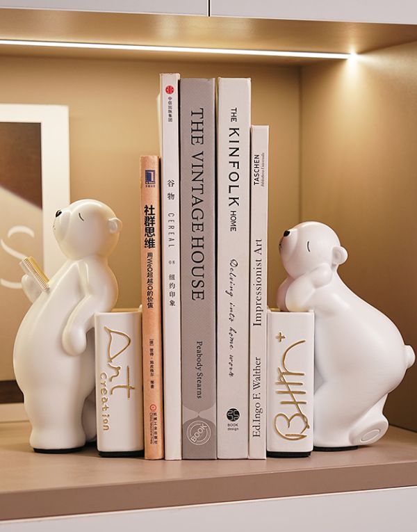 Creative Polar Bear Bookend For Home Decor