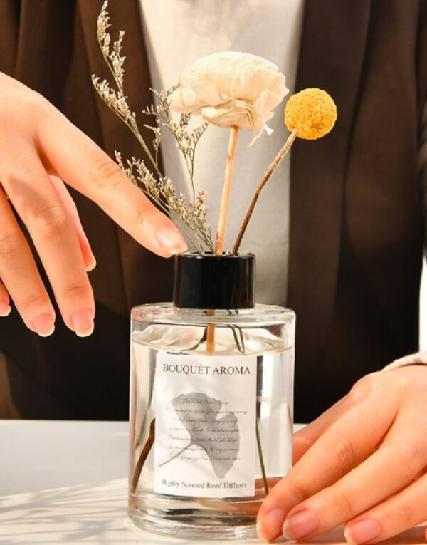 Boutique Aroma Diffuser Gift Set with Dried Flower, Natural Rattan Sticks and 120ml Essential Oil English Pear Prussia Neroli